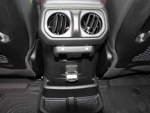 Used 2025 Jeep Wrangler Unlimited Rubicon w/ Safety Group AWD/4WD image 31