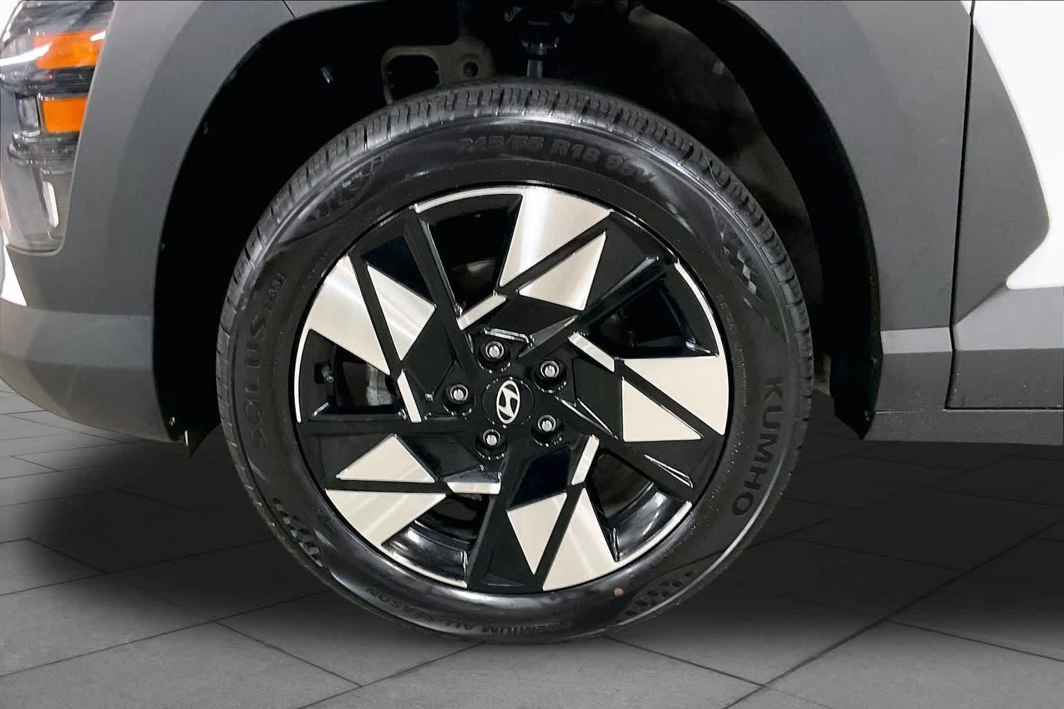 Used 2024 Hyundai Kona SEL AWD/4WD image 11