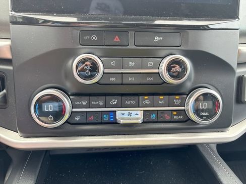 Used 2023 Ford Expedition XLT RWD image 19