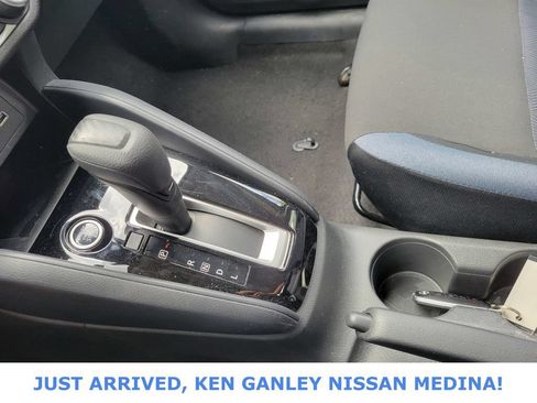Used 2025 Nissan Versa SV FWD image 11