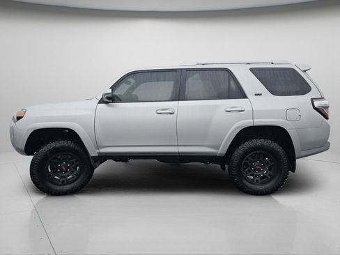 Used 2018 Toyota 4Runner SR5 image 20