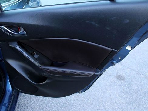 Used 2018 MAZDA MAZDA3 Touring image 22