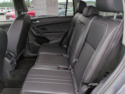 Used 2022 Volkswagen Tiguan SE AWD/4WD image 6
