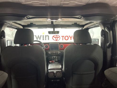 Used 2023 Jeep Wrangler Unlimited Rubicon w/ Cold Weather Group image 21