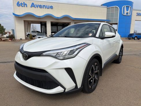 Used 2020 Toyota C-HR XLE image 1