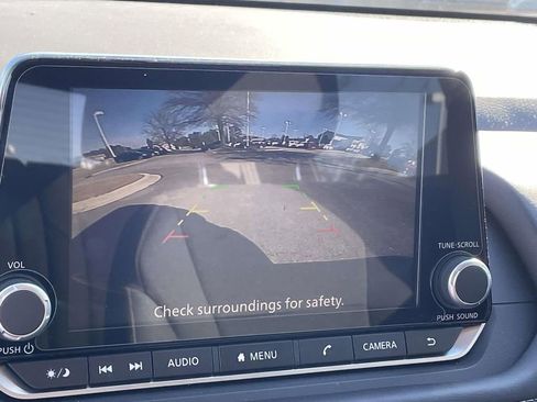 Used 2025 Nissan Rogue S image 24