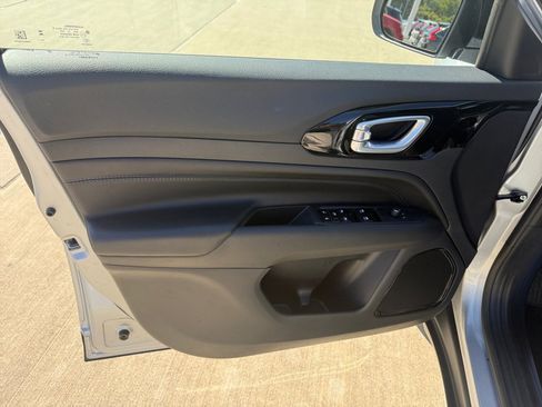 Used 2025 Jeep Compass Latitude w/ Altitude Special Edition image 36