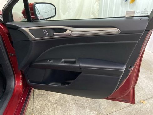 Used 2019 Ford Fusion SE image 24