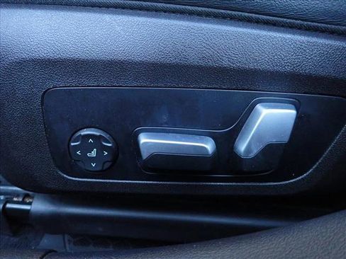 Used 2023 BMW 330i xDrive Sedan image 12