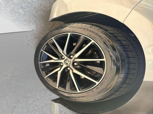 Used 2021 Toyota Camry SE FWD image 11