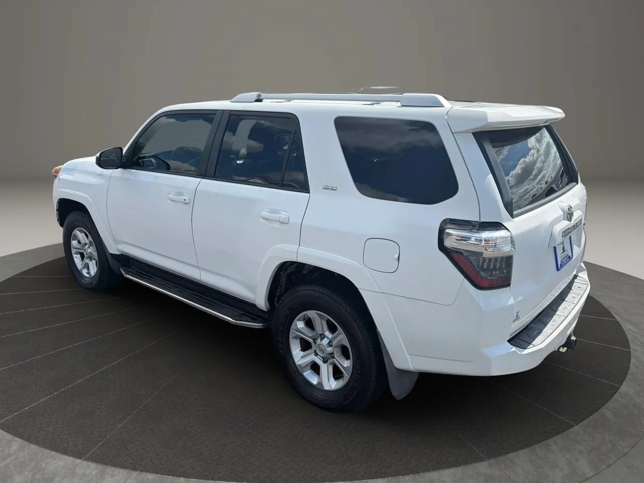 Used 2014 Toyota 4Runner SR5 AWD/4WD image 3