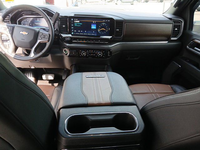 Used 2025 Chevrolet Silverado 3500 High Country w/ Technology Package AWD/4WD image 32