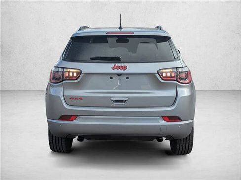 Used 2023 Jeep Compass Limited image 3