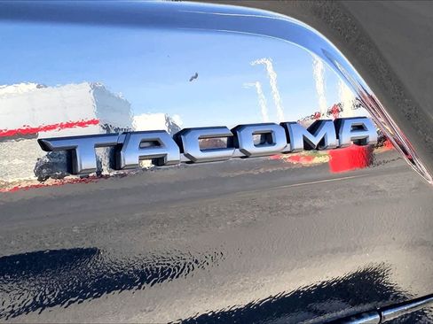 Used 2025 Toyota Tacoma TRD Sport w/ TRD Sport Premium Package image 10
