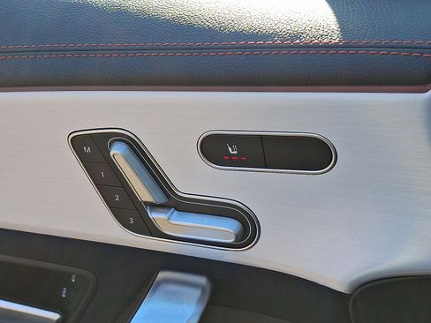 Used 2023 Mercedes-Benz CLA 250 4MATIC image 23