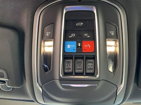 Certified 2025 Jeep Grand Cherokee Limited w/ Luxury Tech Group II AWD/4WD image 29