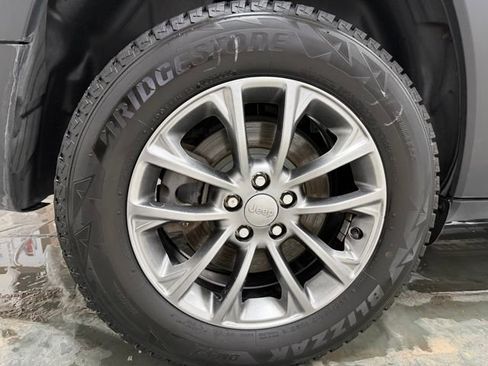 Used 2020 Jeep Cherokee Latitude Plus w/ Cold Weather Group image 36