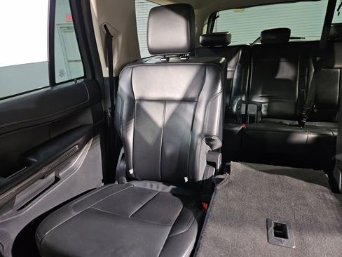 Used 2023 Ford Expedition Max XLT image 12