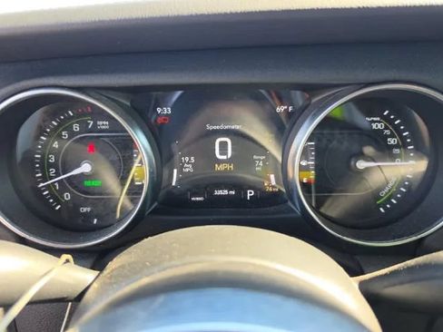 Used 2023 Jeep Wrangler Unlimited Sahara w/ Cold Weather Group AWD/4WD image 8