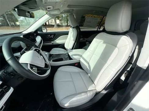 New 2026 Lincoln Aviator Premiere image 11