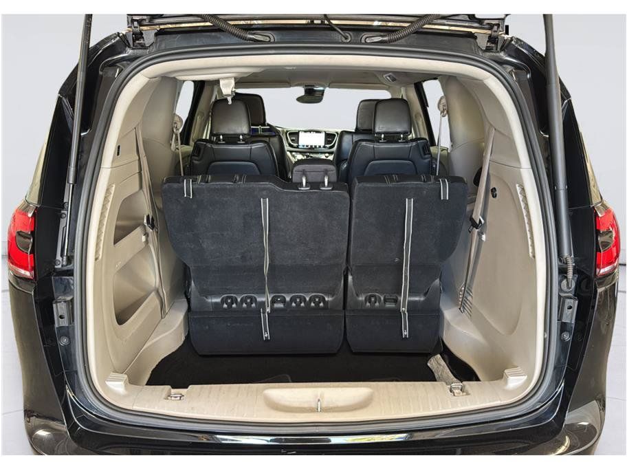 Used 2024 Chrysler Pacifica Touring-L FWD image 21
