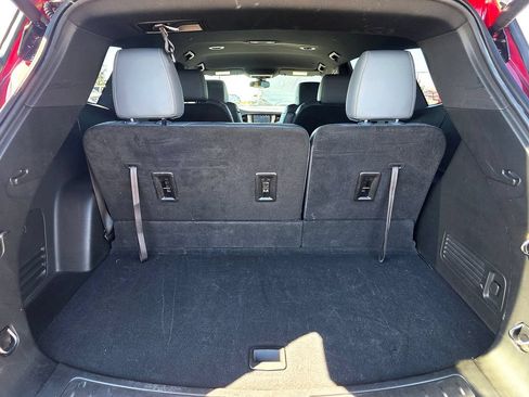 Used 2023 Buick Enclave Essence AWD/4WD image 6
