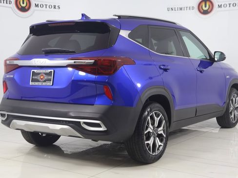 Used 2023 Kia Seltos EX image 3