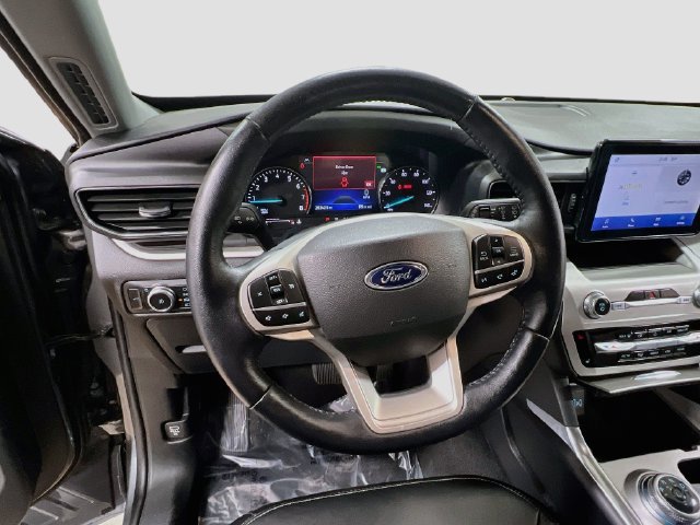 Used 2022 Ford Explorer XLT w/ Equipment Group 202A RWD image 11