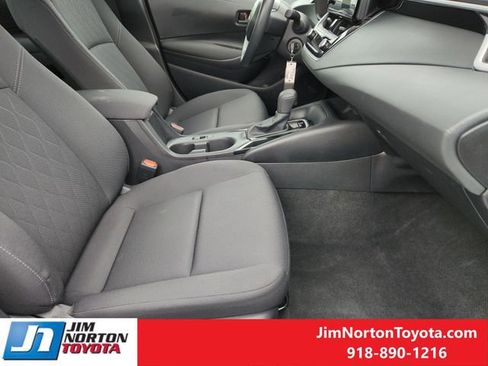 Used 2025 Toyota Corolla LE FWD image 15