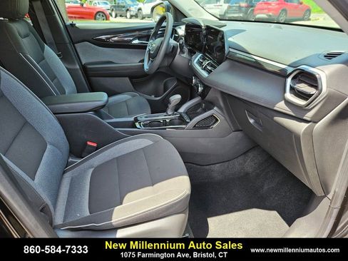 Used 2024 Chevrolet TrailBlazer LT image 11