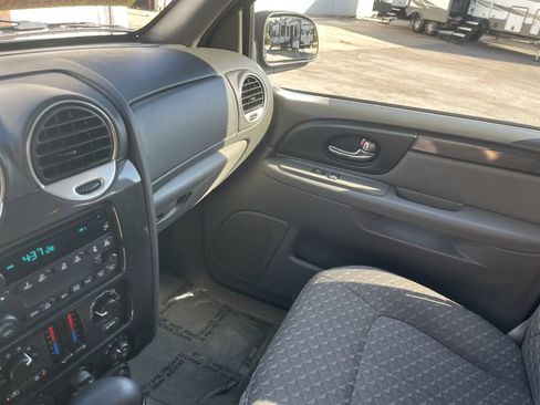Used 2004 GMC Envoy XUV SLE image 23