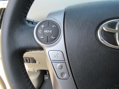 Used 2017 Toyota Prius V Five FWD image 23