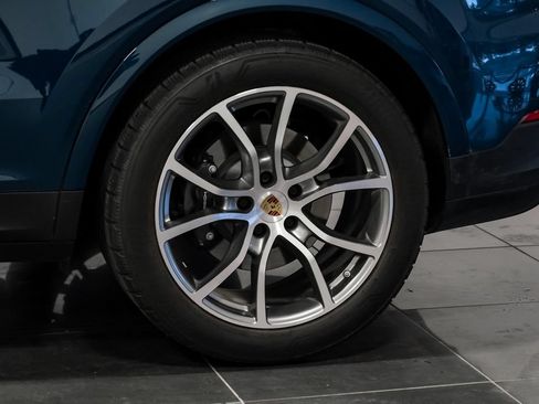 Used 2024 Porsche Cayenne AWD/4WD image 57