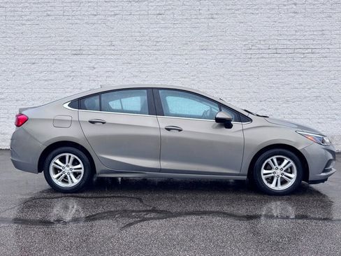 Used 2018 Chevrolet Cruze LT image 4