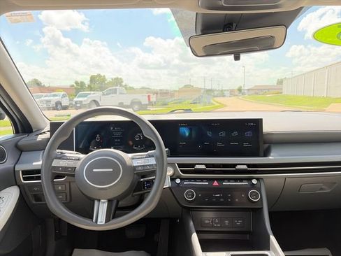 Used 2025 Hyundai Sonata SEL FWD image 23