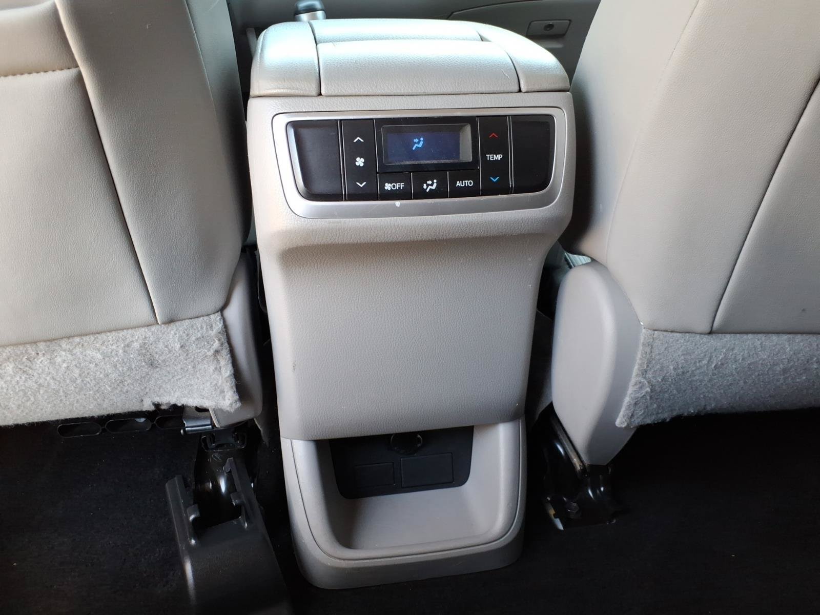 Used 2015 Toyota Highlander Plus AWD/4WD image 16