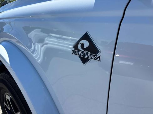 Used 2023 Ford Bronco Outer Banks AWD/4WD image 9