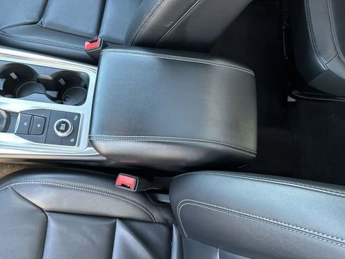 Used 2022 Ford Explorer XLT w/ Equipment Group 202A image 24