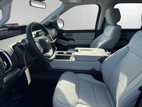 New 2026 Ford Expedition Platinum w/ Driver's Package image 9