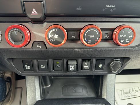 Used 2019 Toyota Tacoma TRD Off-Road w/ Technology Package image 28