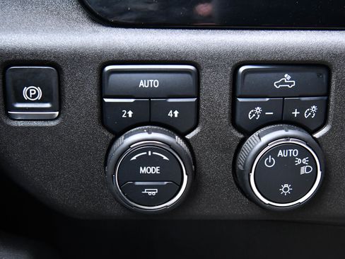 Used 2024 Chevrolet Silverado 1500 LT image 31