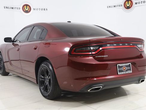 Used 2019 Dodge Charger SXT image 4