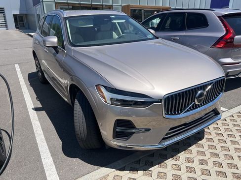 Used 2023 Volvo XC60 B5 Plus w/ Climate Package AWD/4WD image 4