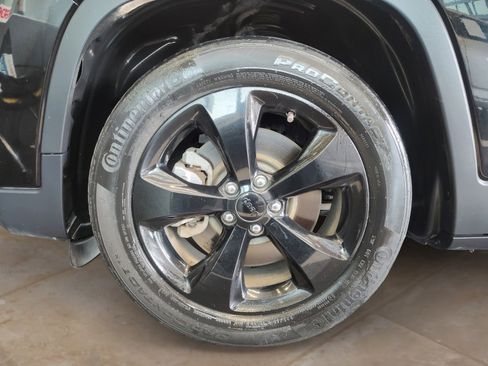 Used 2020 Jeep Cherokee Latitude Plus FWD image 26
