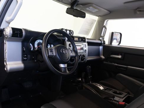 Used 2011 Toyota FJ Cruiser 4WD w/ Convenience Pkg image 18