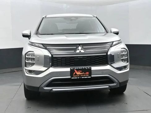 Used 2025 Mitsubishi Outlander SE AWD/4WD image 3