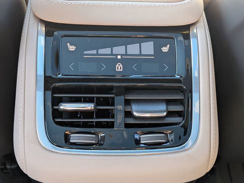 New 2026 Volvo XC90 B6 Ultra w/ Protection Package AWD/4WD image 15