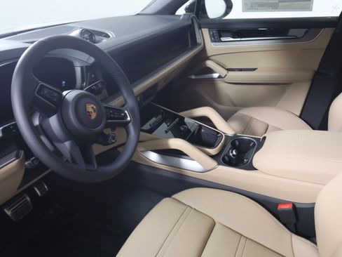 New 2026 Porsche Cayenne S image 4
