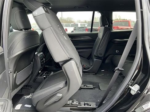 New 2025 Jeep Grand Cherokee L Laredo w/ Luxury Tech Group I image 6