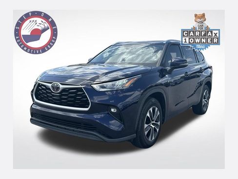 Used 2020 Toyota Highlander XLE FWD image 1
